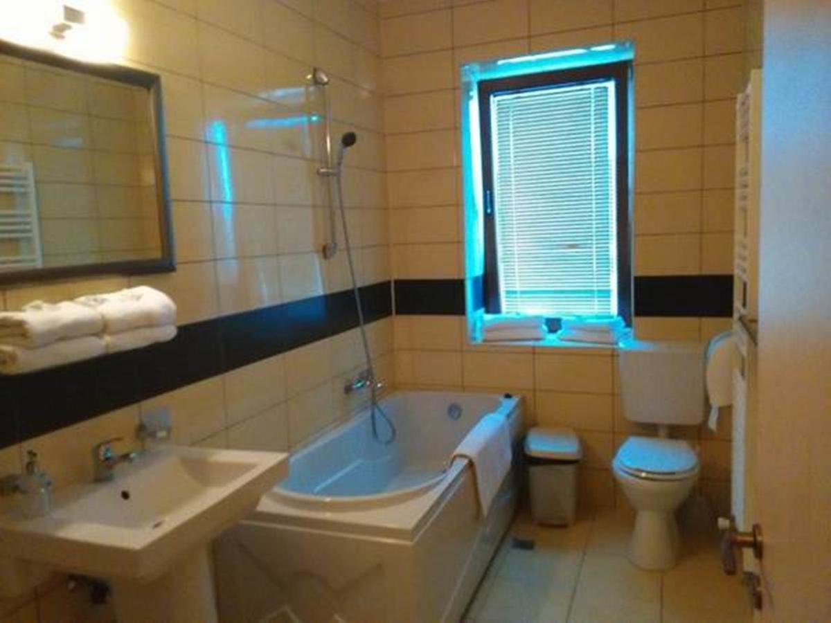 Casa Maria Magdalena Motel Lipova Ngoại thất bức ảnh